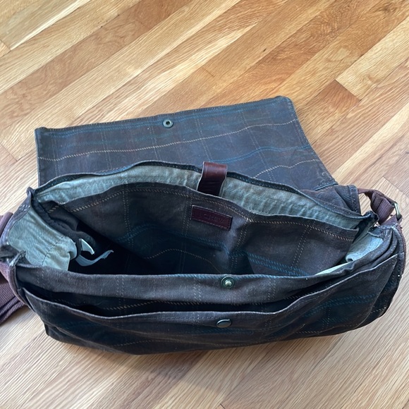 J Crew Waxed Canvas Messenger Bag - Picture 6 of 11